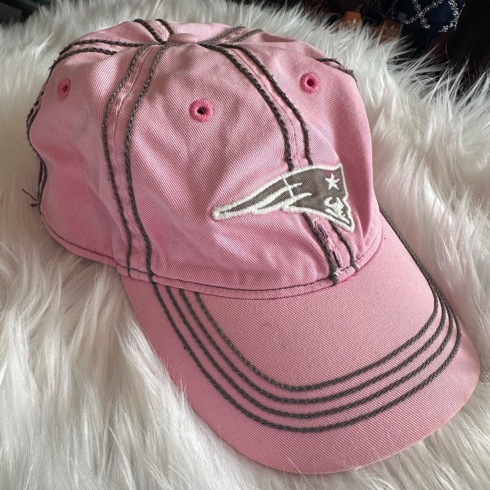 EUC Reebok Pink New England Patriots 🏈 Hat w/Contrast Stitching